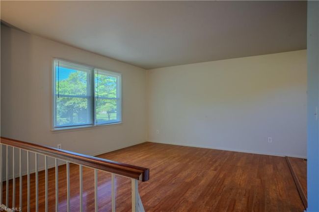 Top floor living room | Image 6