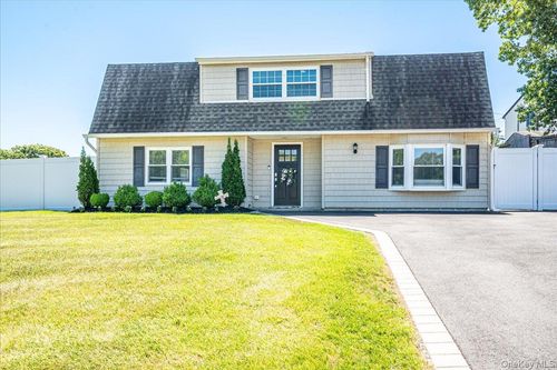 10 Rutgers Rd, Farmingville, NY, 11738-1467 | Card Image