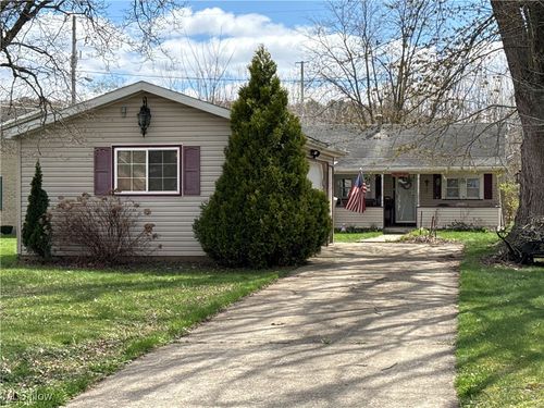 1227 Gorley St, Uhrichsville, OH, 44683-1217 | Card Image