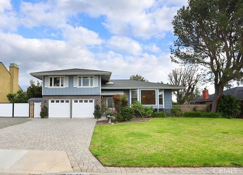 12172 Woodlawn Ave, North Tustin, CA, 92705-3013 | Card Image