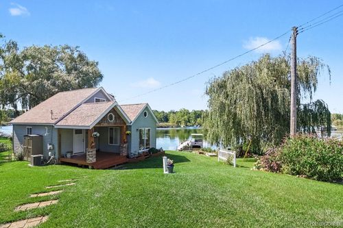 525 Hillwood, White Lake, MI, 48383-2958 | Card Image