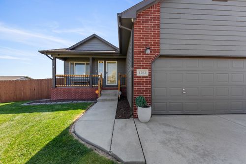 1202 N Oak St, Goddard, KS, 67052-8605 | Card Image