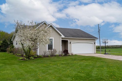 557 S Lincoln Rd, Mount Pleasant, MI, 48858-7053 | Card Image