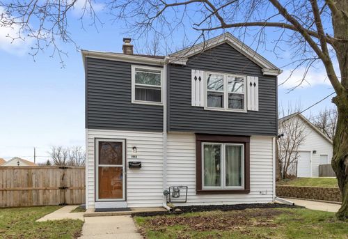 1913 E Eden Pl, Saint Francis, WI, 53235-3648 | Card Image