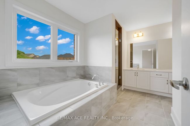 81 Golden Meadows Dr, House other with 4 bedrooms, 4 bathrooms and 6 parking in Otonabee ON | Image 25