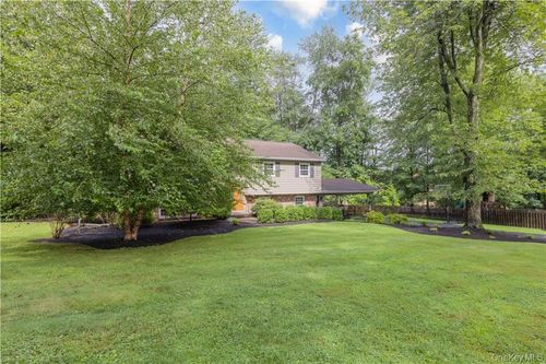 140 Sunset Rd, Blauvelt, NY, 10913-1311 | Card Image