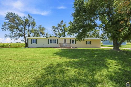 18306 Cottonwood Rd, Maple Hill, KS, 66507-8517 | Card Image