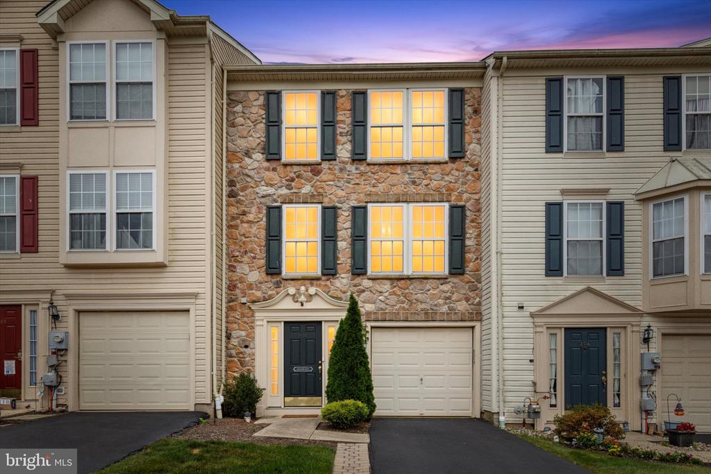 Windsor Ct, Quakertown, PA 18951