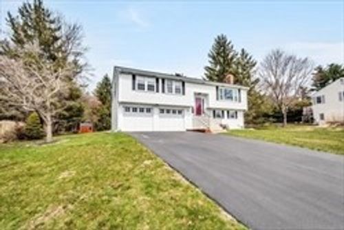 84 Valentine Rd, Northborough, MA, 01532-1341 | Card Image