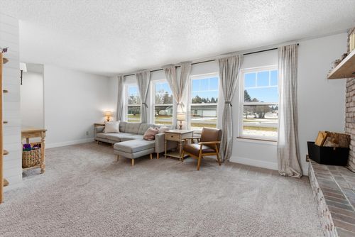 102 Winchester St, Kalispell, MT, 59901-2742 | Card Image