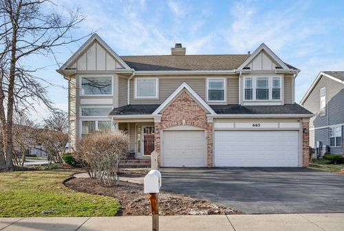 685 E Thornhill Ln, Palatine, IL, 60074-7082 | Card Image