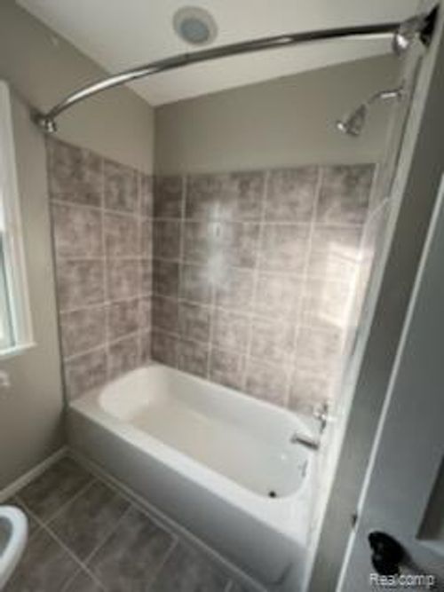 2224 Guthrie Ave, Royal Oak, MI, 48067-3527 | Card Image