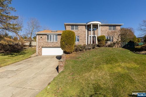 23 Carr Pl, Totowa, NJ, 07512-1916 | Card Image