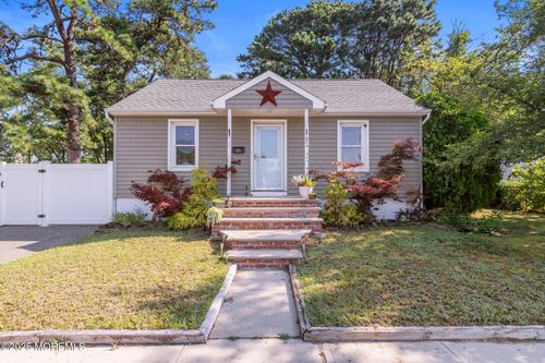 309 Manapaqua Ave, Lakehurst, NJ, 08733-2602 | Card Image