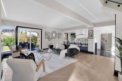 1915 Delaney Dr, Mississauga, ON, L5J3L2 | Card Image