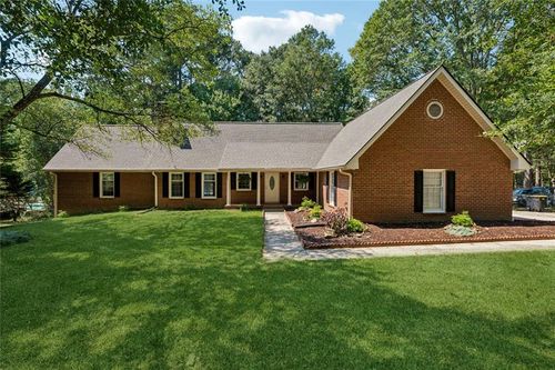 190 Willow Lake Ln, Sharpsburg, GA, 30277-1919 | Card Image