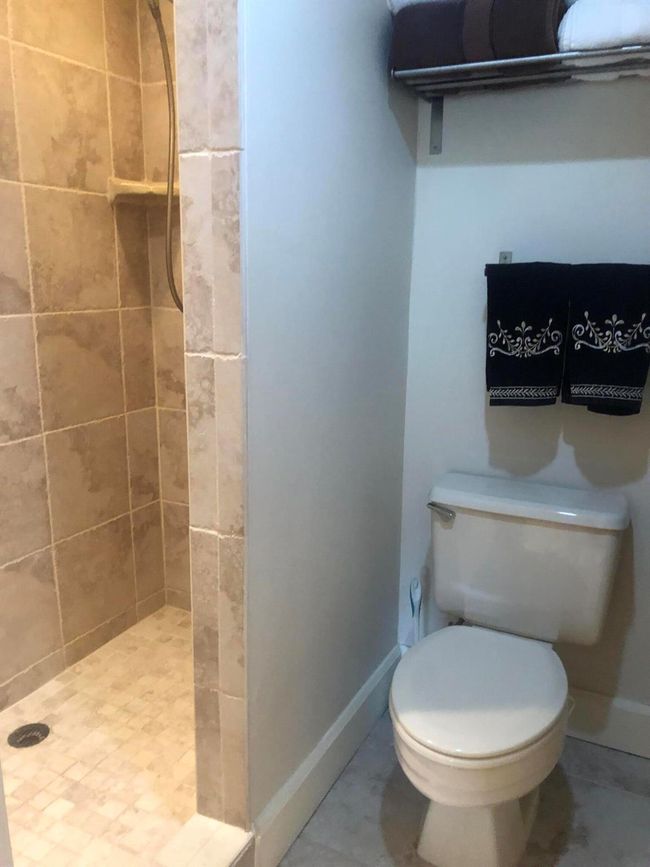 APT-203 - 18 Plantation Dr, Condo with 2 bedrooms, 2 bathrooms and null parking in Vero Beach FL | Image 16