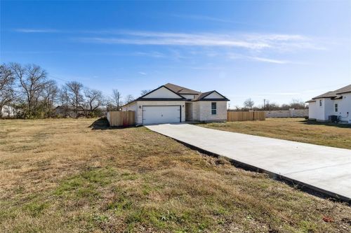 111 Lavender Cv, Dale, TX, 78616-2145 | Card Image