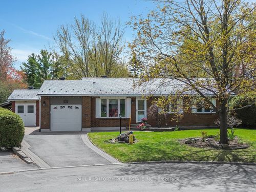 8 Teakwood Crt, Ottawa, ON, K1K4B4 | Card Image