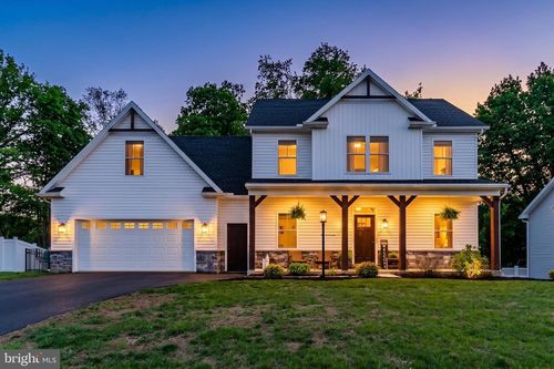 228 Parkway Dr, MOUNT HOLLY SPRINGS, PA, 17065-2019 | Card Image