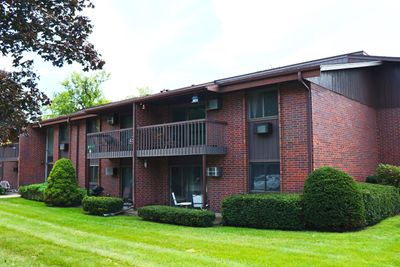 1250 Wisconsin St, Condo with 1 bedrooms, 1 bathrooms and null parking in Lake Geneva WI | Image 2