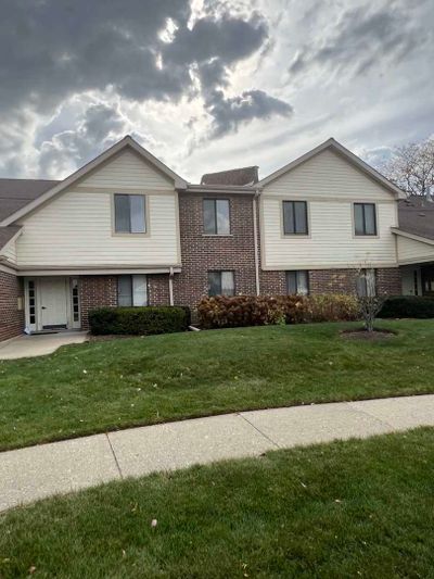 4 - 883 E Carriage Lane, Condo with 2 bedrooms, 1 bathrooms and 1 parking in Palatine IL | Image 1