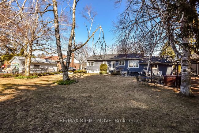 35 Fittons Rd E, House other with 3 bedrooms, 2 bathrooms and 4 parking in Orillia ON | Image 44