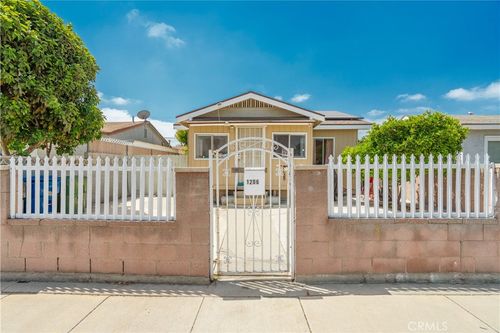 1206 E Cruces St, Wilmington, CA, 90744-2119 | Card Image