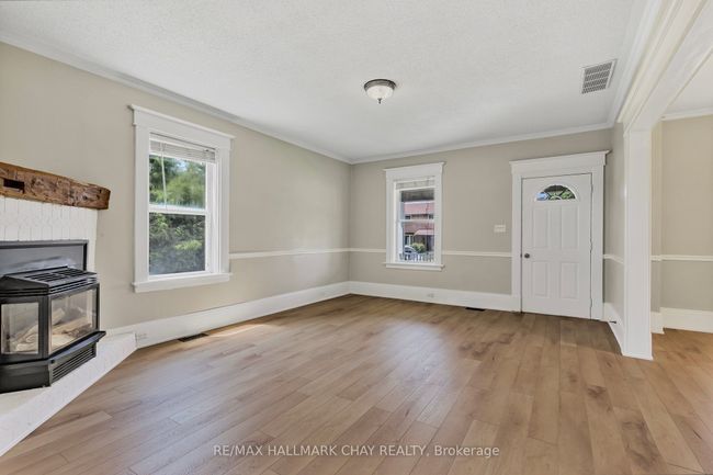111 Penetang St, House other with 2 bedrooms, 2 bathrooms and 4 parking in Barrie ON | Image 6