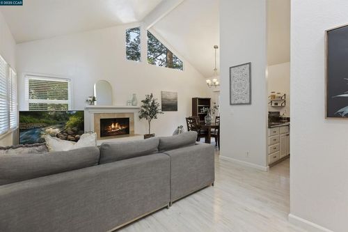 8121 Camelback Pl, Pleasant Hill, CA, 94523-1234 | Card Image