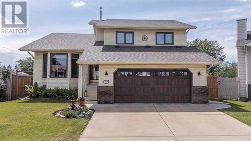 129 Castle Cres, Red Deer, AB, T4P2E8 | Card Image