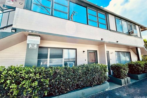 2908 Varsity Cir, Honolulu, HI, 96826-1732 | Card Image