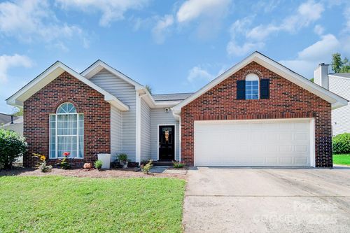 8123 Vermilion Dr, Charlotte, NC, 28215-7513 | Card Image