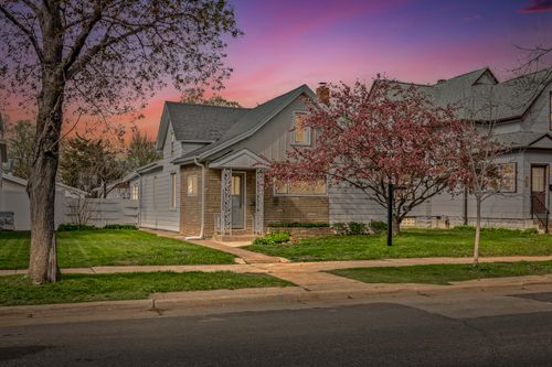 2135 Market St, La Crosse, WI, 54601-5077 | Card Image