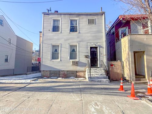 115 Victory Blvd, Staten Island, NY, 10301-2935 | Card Image