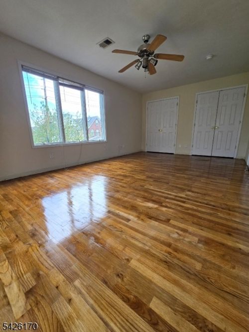 598 Broad St, Carlstadt, NJ, 07072-1112 | Card Image