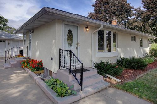 2115 English St, Maplewood, MN, 55109-3426 | Card Image