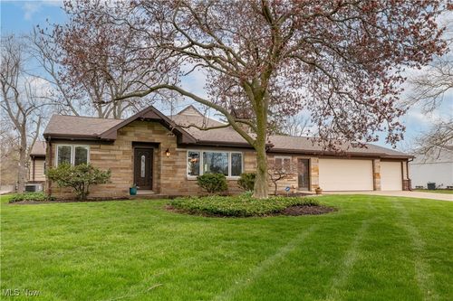 5835 Island Dr Nw, Canton, OH, 44718-1405 | Card Image