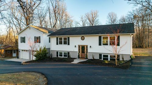 38 Shady Pond Ln, STUARTS DRAFT, VA, 24477-9031 | Card Image