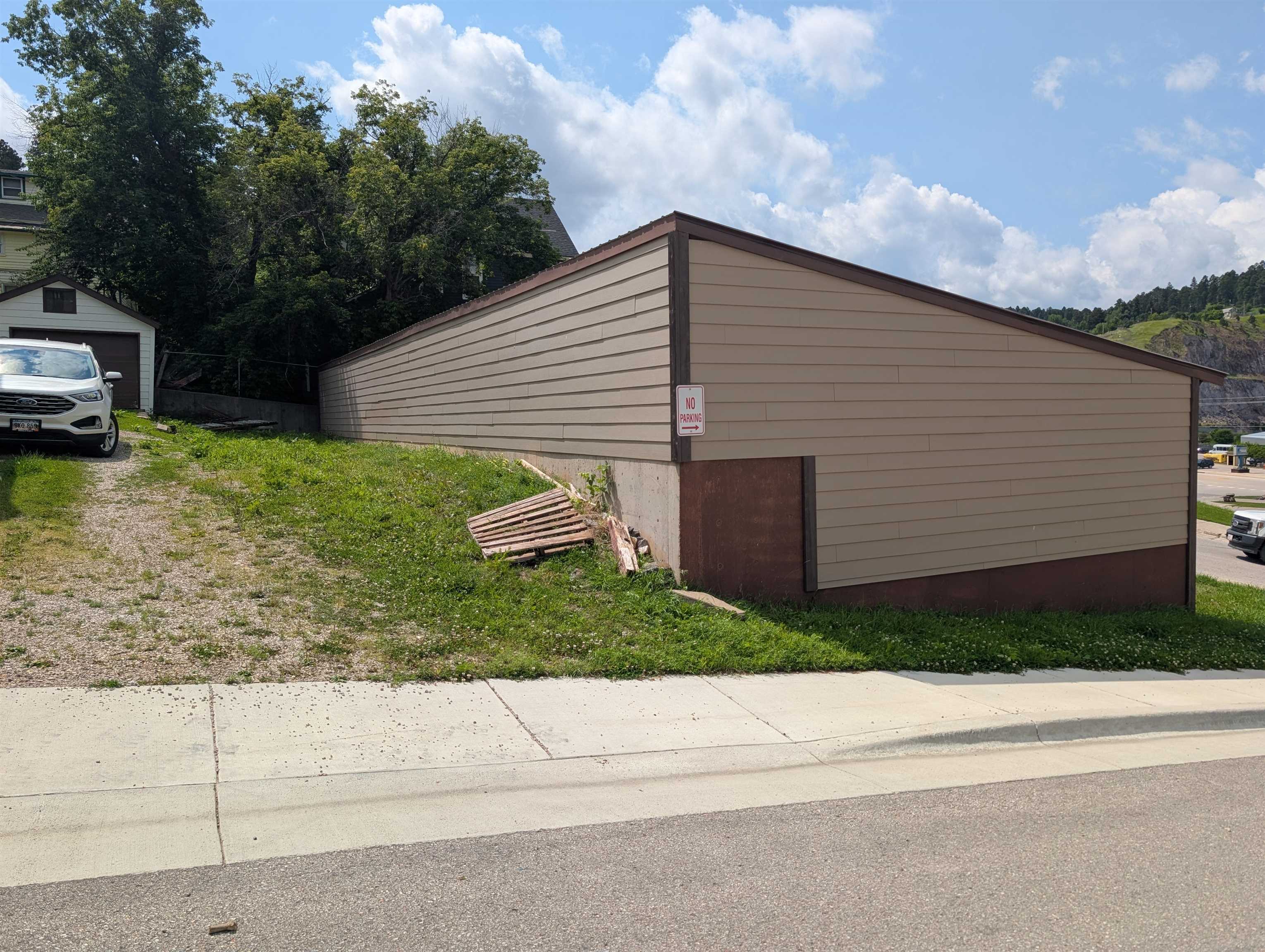 Commercial Sale in Lead 3