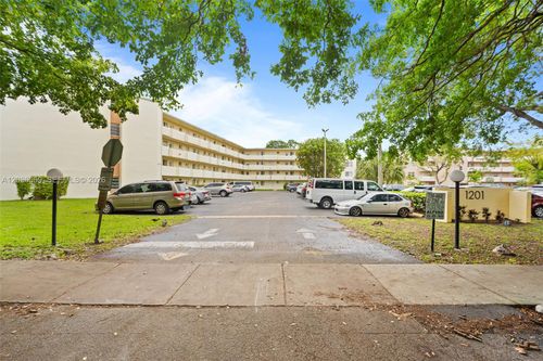 g219-1201 Ne 191st St, Miami, FL, 33179-4094 | Card Image