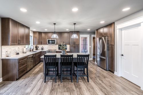 2914 Manitoba Ln, Bismarck, ND, 58503-0421 | Card Image