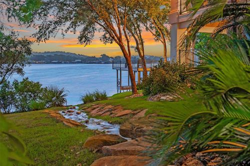 213 Beaver Cir, Horseshoe Bay, TX, 78657-7293 | Card Image
