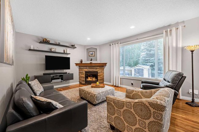 11 Chapala Terrace Se, Home with 4 bedrooms, 3 bathrooms and 4 parking in Calgary AB | Image 5