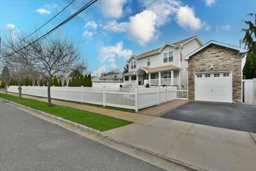 3 Neptune Pl, Massapequa, NY, 11758-7629 | Card Image