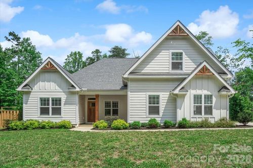 7575 Deer Track Dr, Denver, NC, 28037-8937 | Card Image