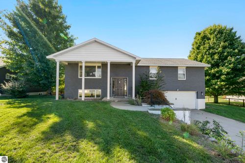 5391 Eaglehurst Dr, Traverse City, MI, 49685-7004 | Card Image