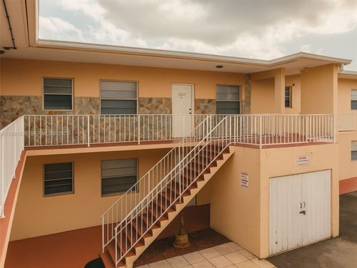 apt-207-31 Se 2nd Ave, Hallandale Beach, FL, 33009-5520 | Card Image