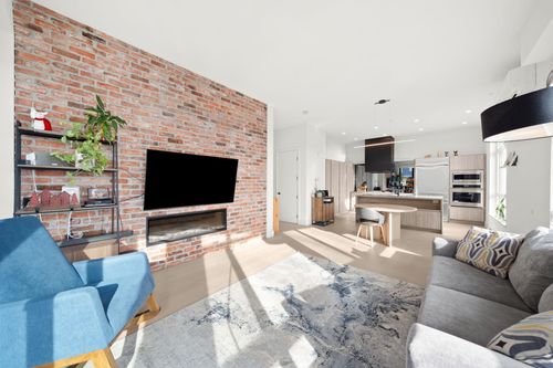 214-300 Salter St, New Westminster, BC, V3M0L9 | Card Image