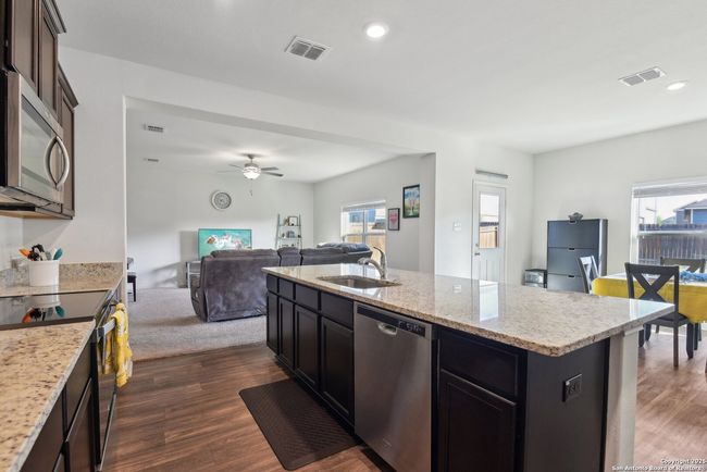 10947 Juliette Pass, House other with 4 bedrooms, 3 bathrooms and null parking in Converse TX | Image 9